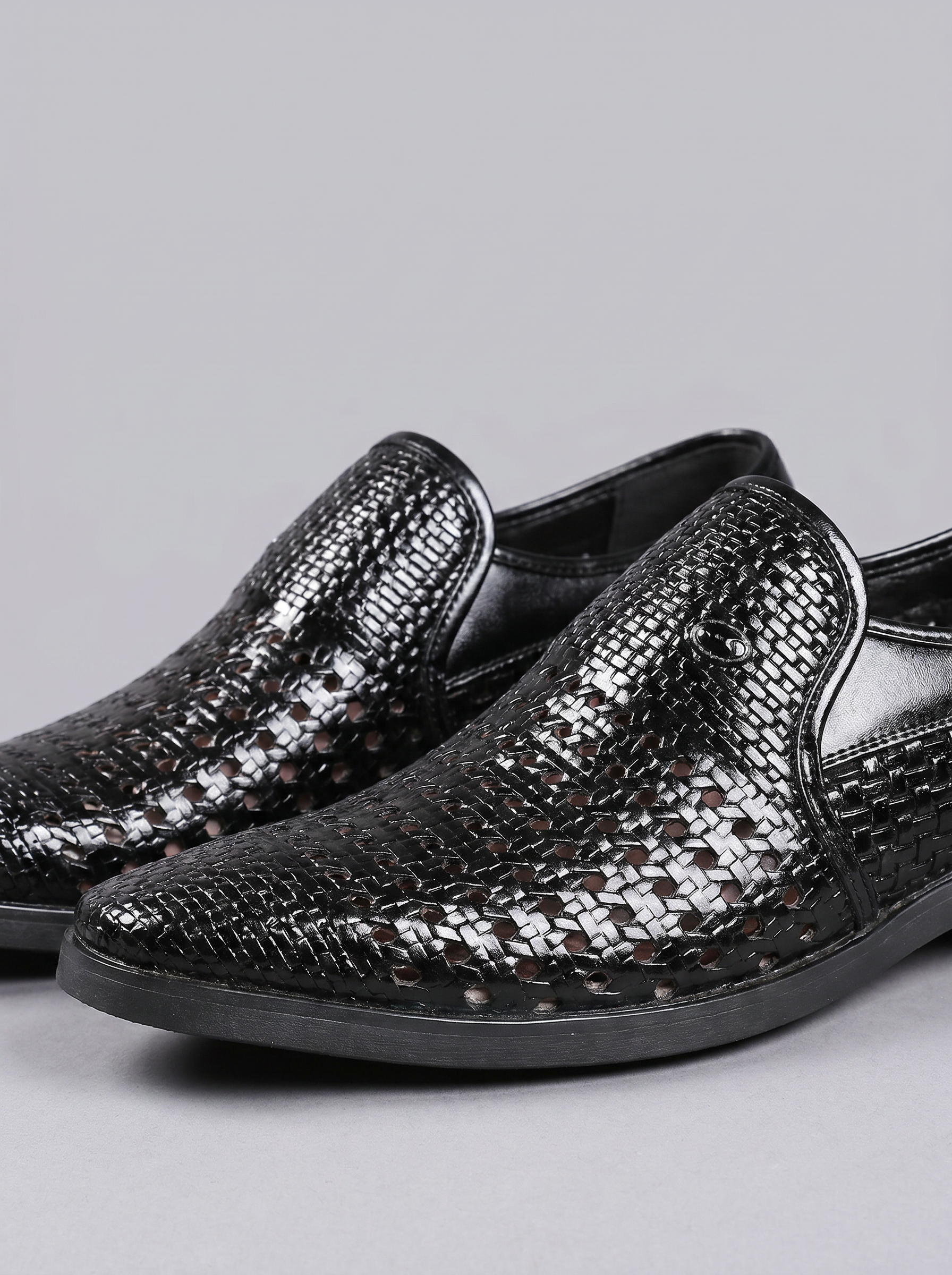 black|detail