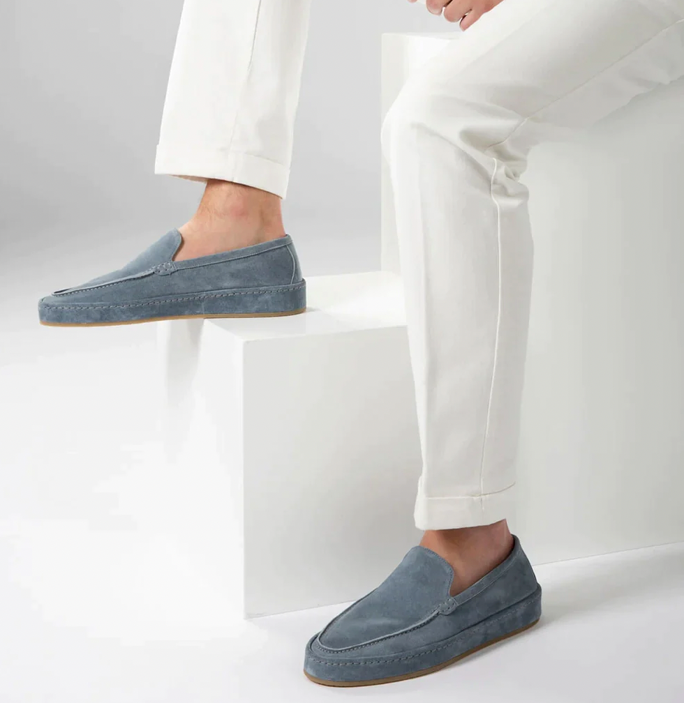 Suede shoe with lightweight construction standard fit men