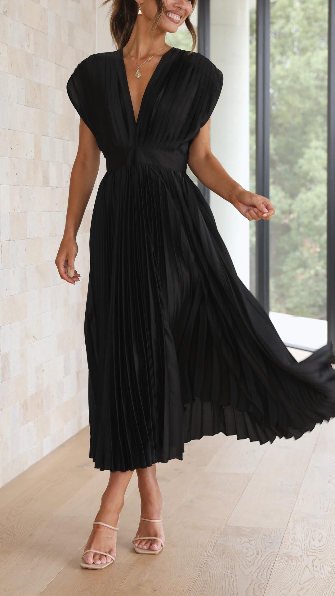 Women's Maxi Dress Pleated V-Neck Long Sleeve Casual