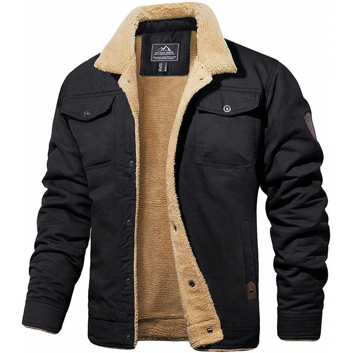 Giacca invernale da uomo nera con fodera in pelliccia sintetica beige, colletto ampio, tasche frontali, ideale per climi freddi e stile casual.