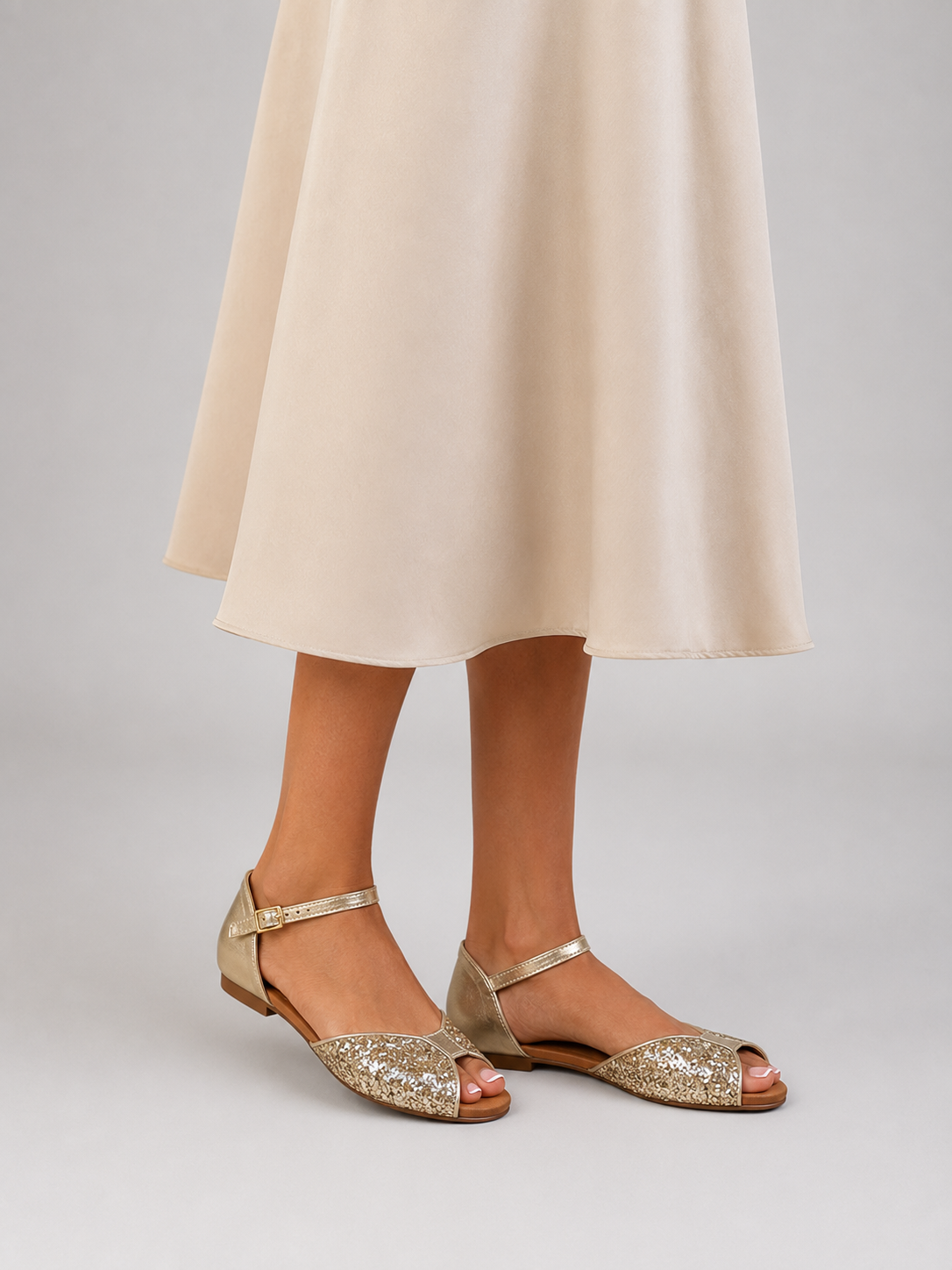 Women's Low Heel Sandals Cross Strap Design Casual Footwear