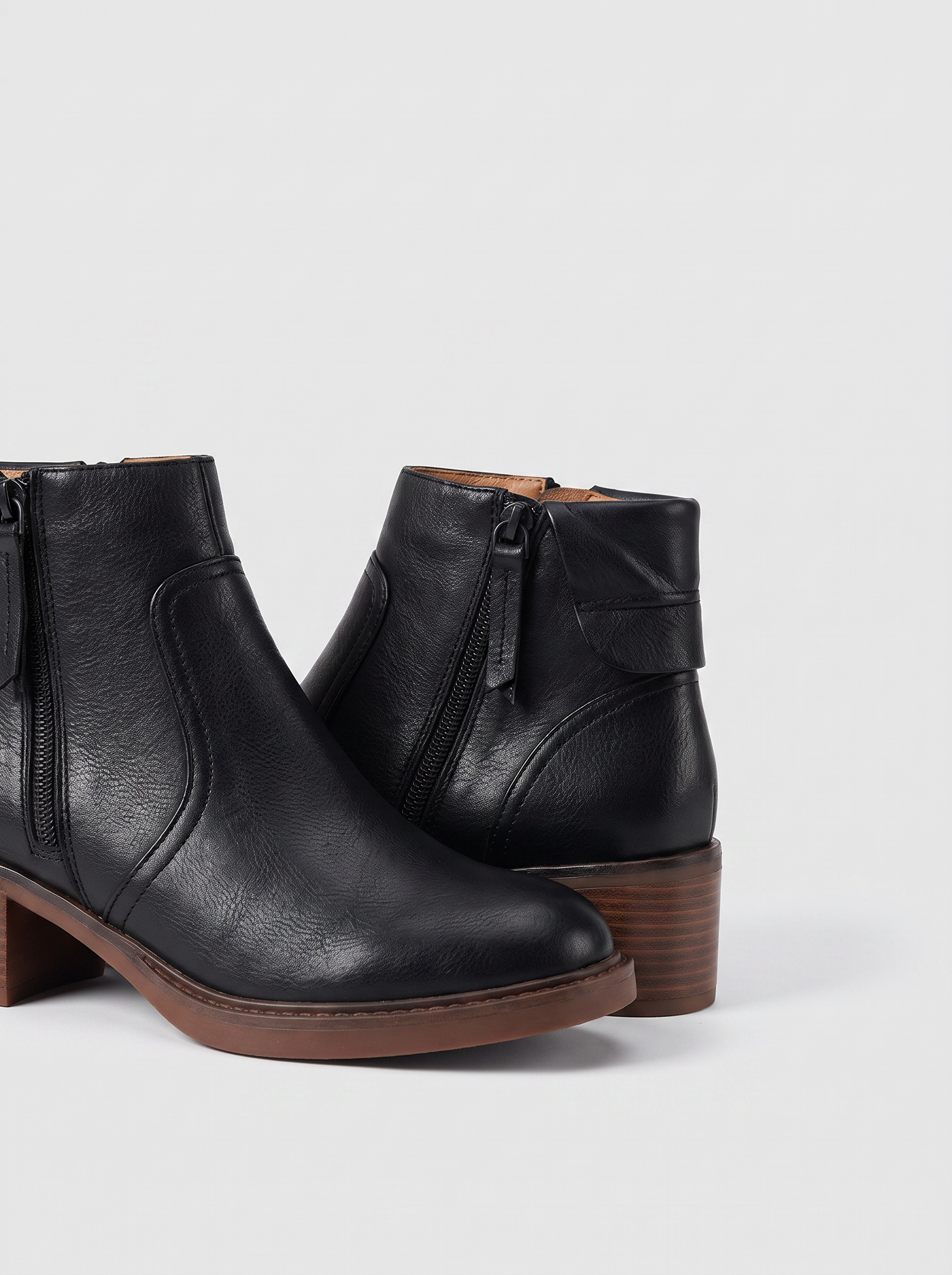 Black|detail